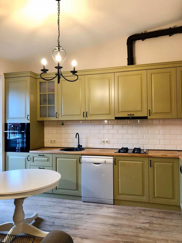 Renovation 2 – Harmony of Industrial Aesthetics and Vintage Colors